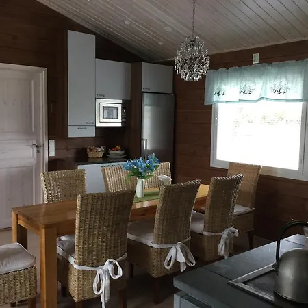 Semesterbostad Home, Sami Village Nellimö